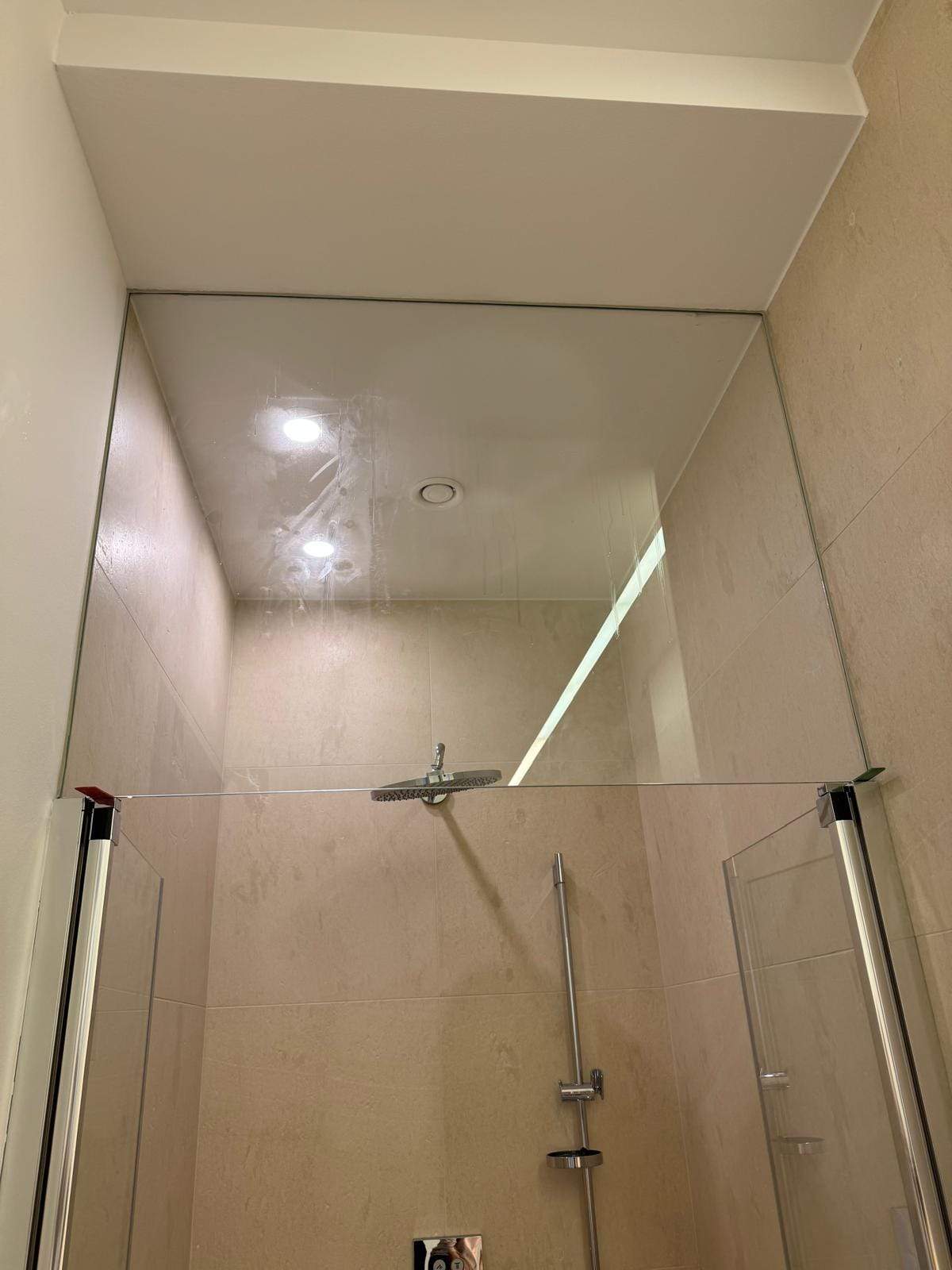 Walk-in Duschkabine mit Rauchglas in Wien Währing 1180